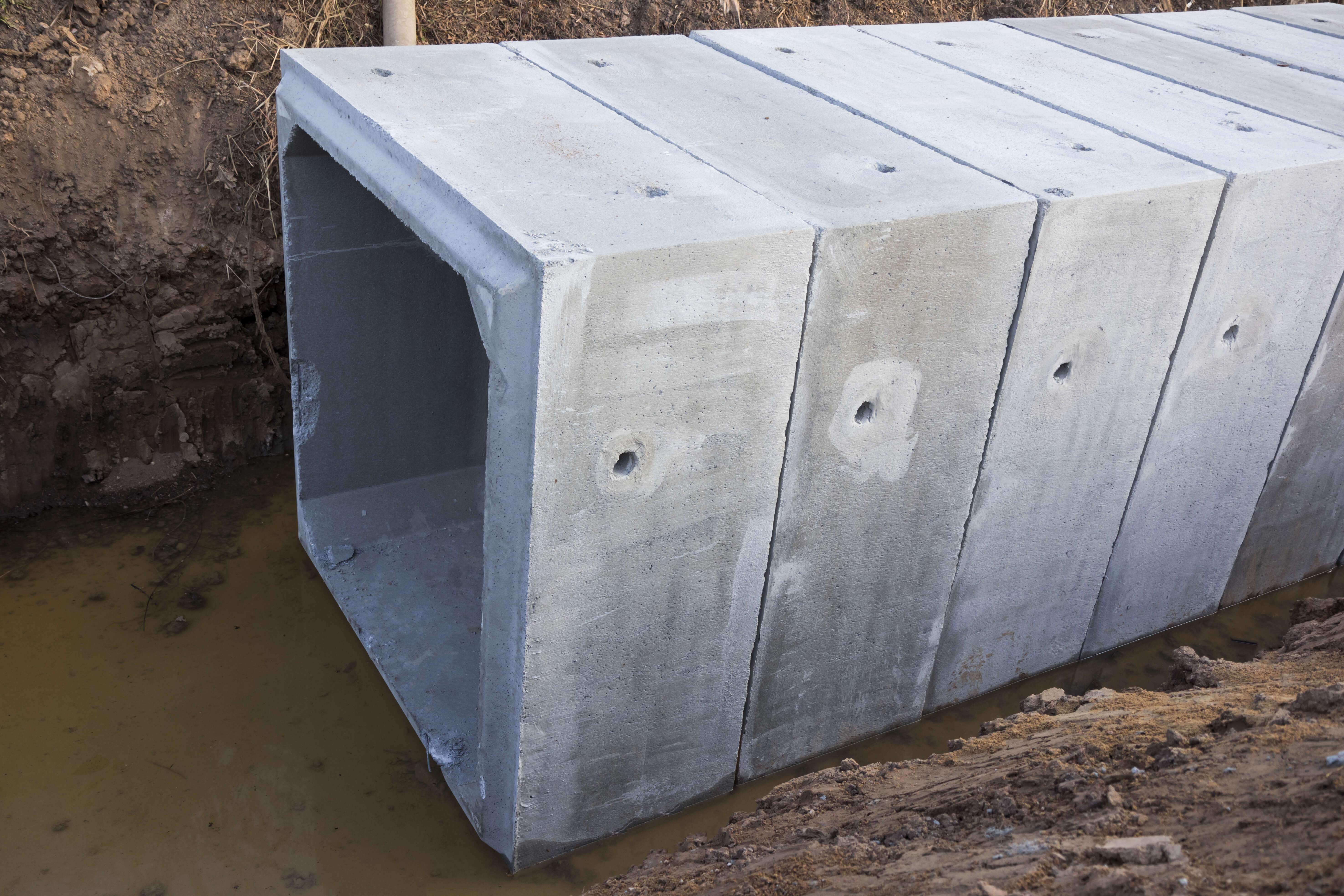 large size square concrete manho 1